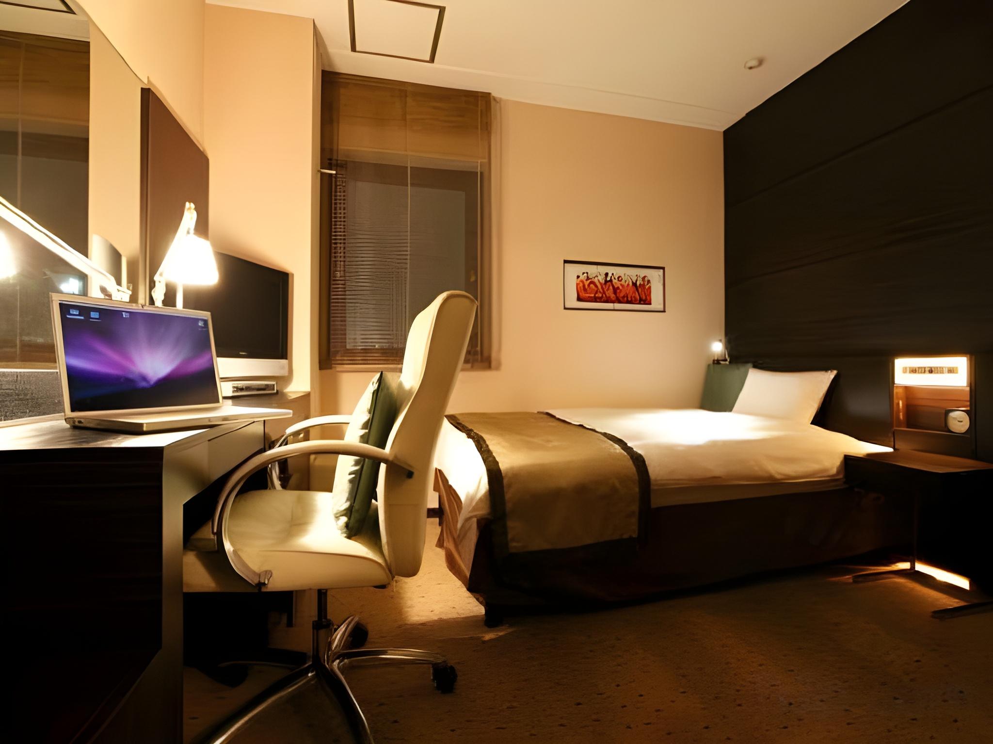 Semi Room, Deluxe, Semi Double Bed, Main Building, Corner