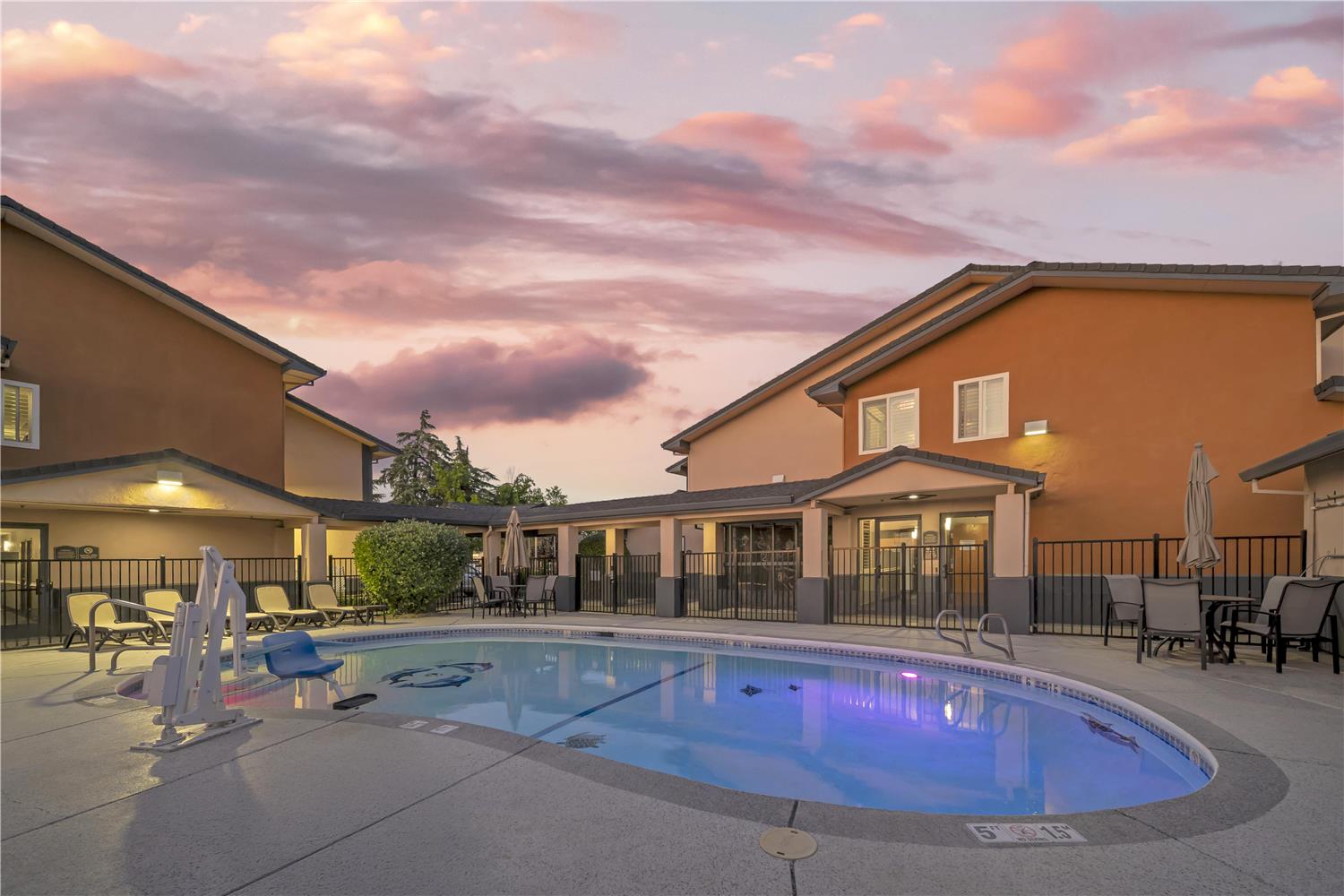 Best Western Antelope Inn & Suites 10/22