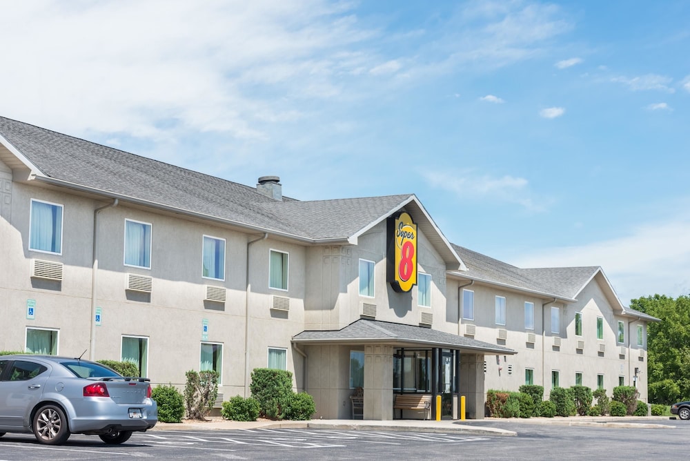 Super 8 by Wyndham Hagerstown/Halfway Area 15/18