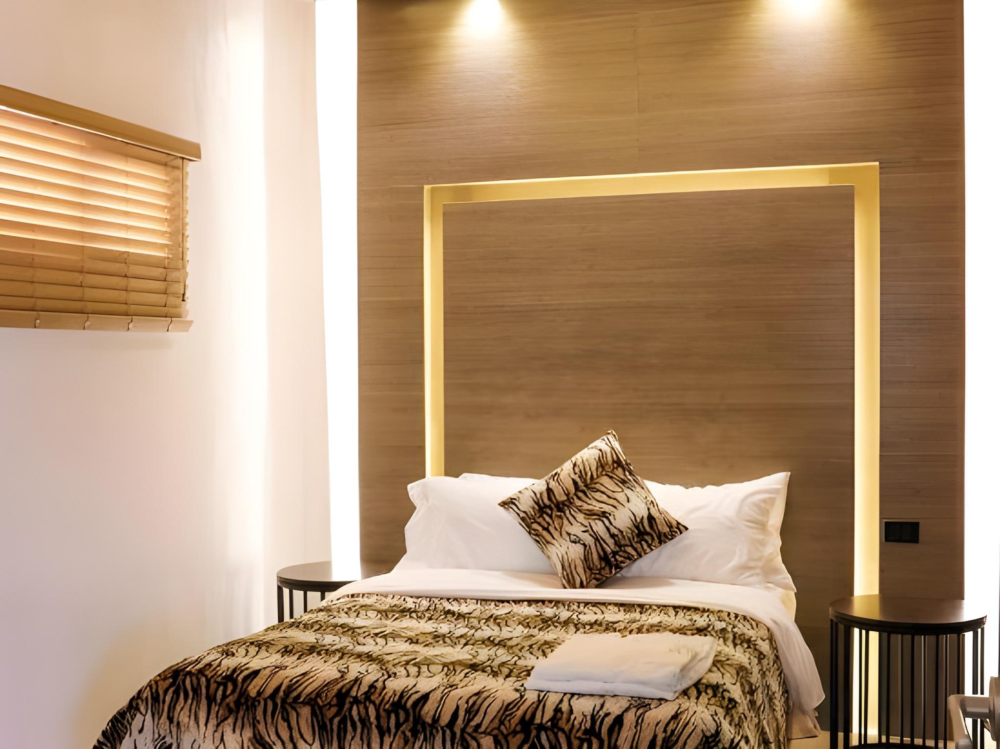 Tiger, Villa, 1 King and 2 Queen Beds