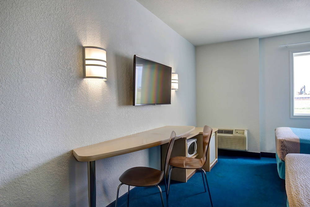 Motel6 Grande Prairie, AB 48/65