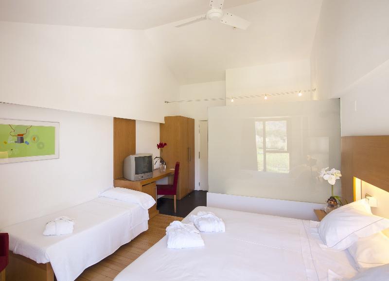 Room, Triple