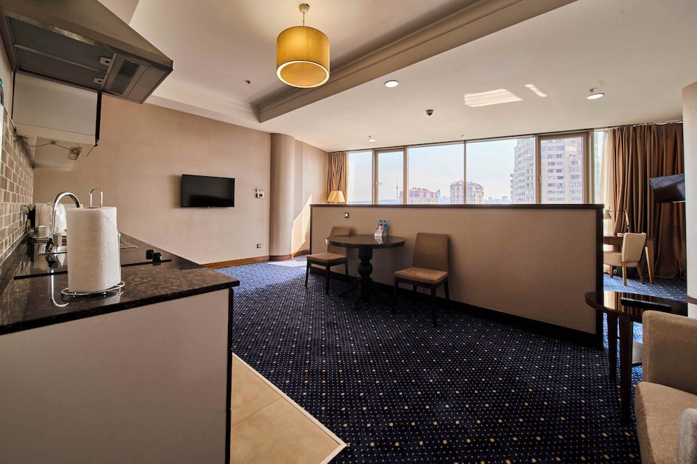 Parkside Hotel Apartments 40/44