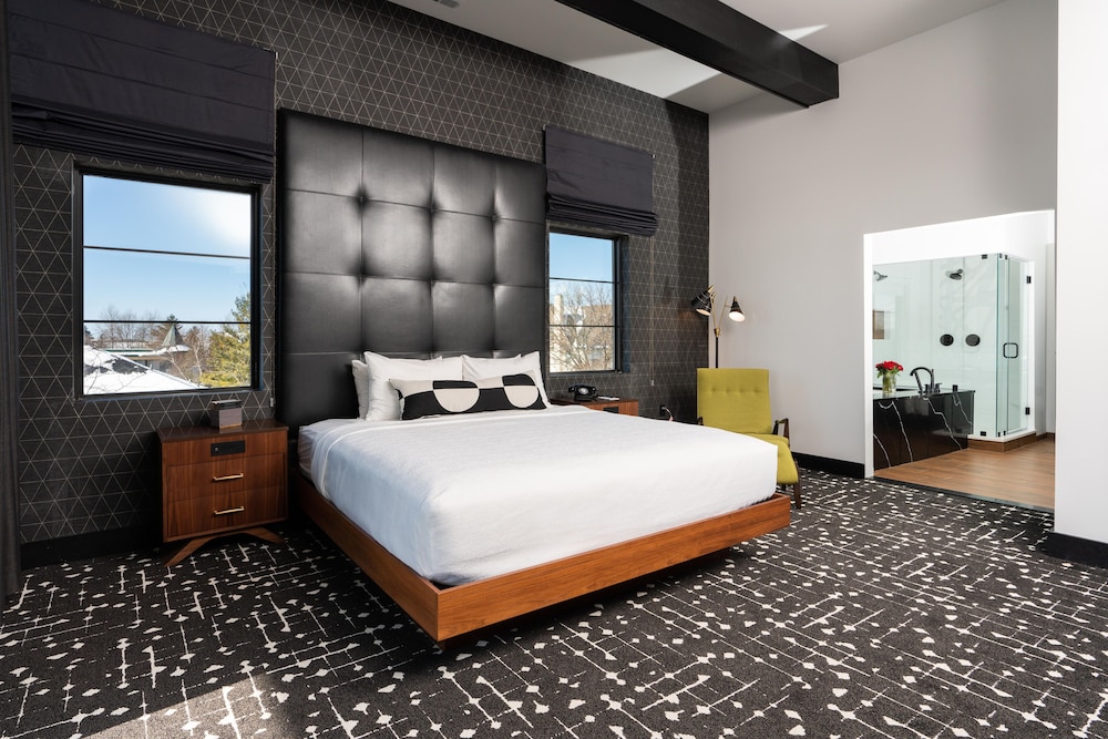 Hotel Earl of Charlevoix 11/50