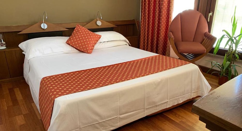 HR Hotel 7/28