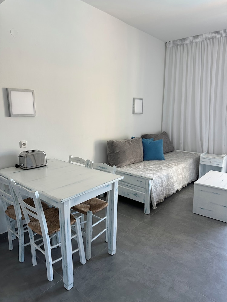 Niriides Hotel 32/47