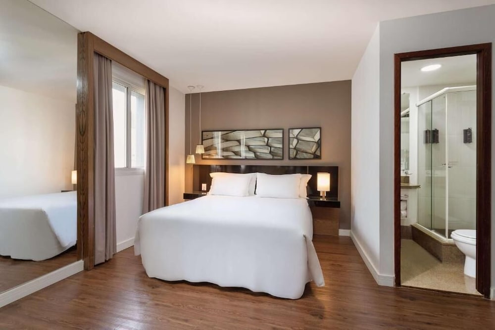 DELUXE, QUEEN BED