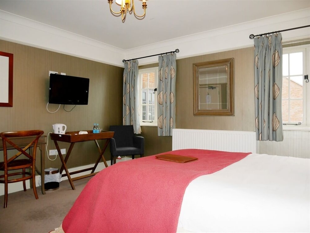 The Angel Hotel 25/50