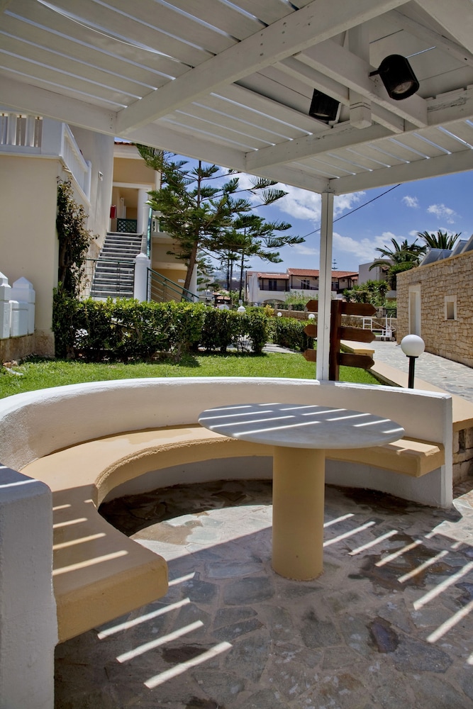 Jo-An Beach Hotel 53/93