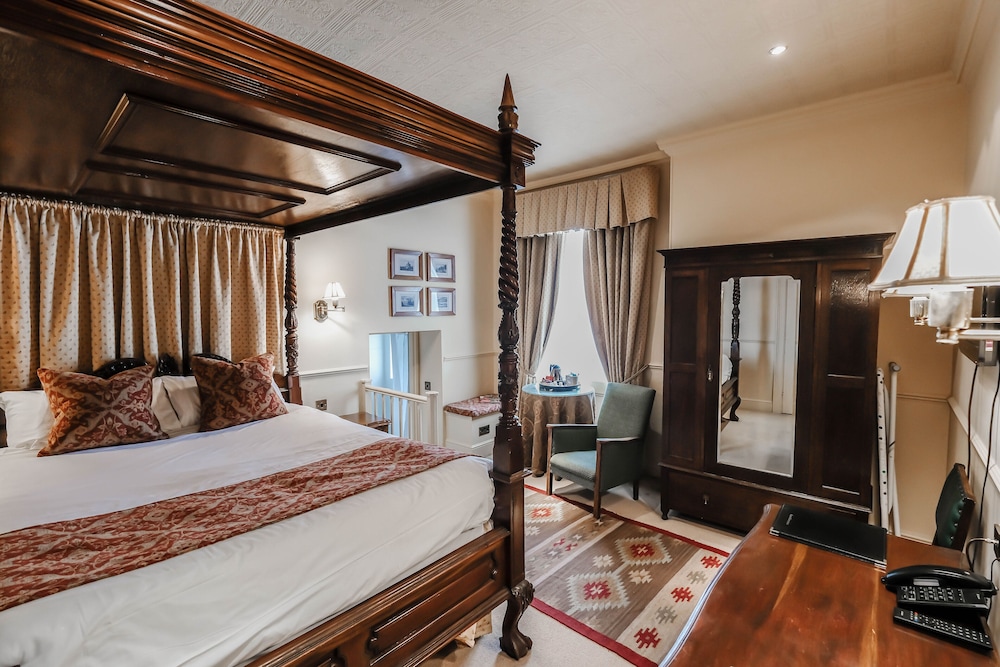 Canopy, Standard, Queen Bed