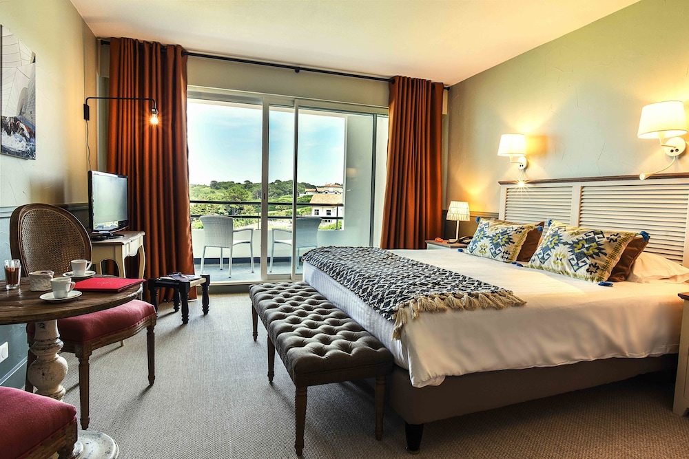 Hotel La Reserve 25/77