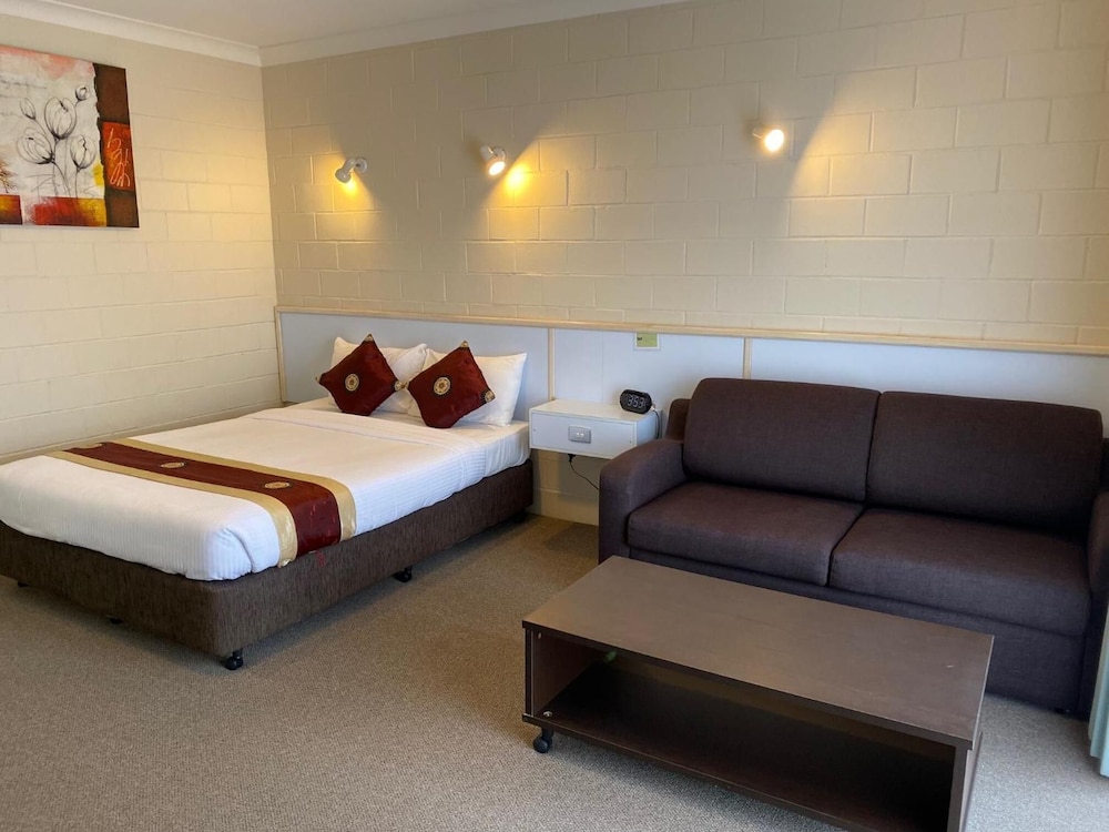 ADMIRAL NELSON MOTOR INN 11/52