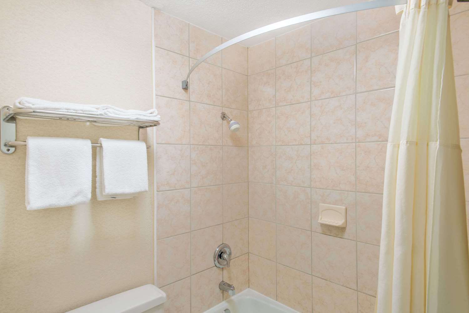 Days Inn By Wyndham Roanoke Near I-81 47/47