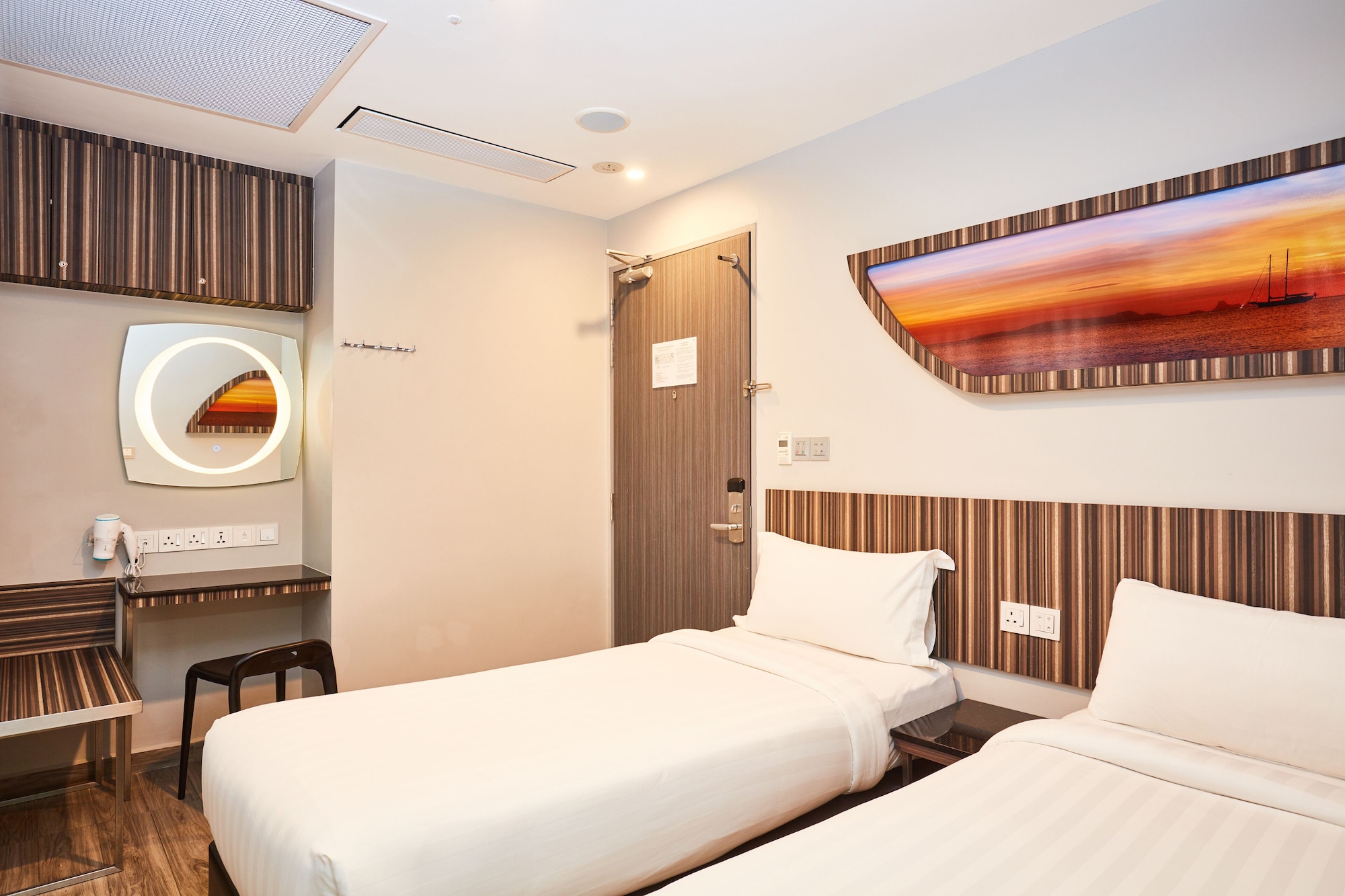 CABIN, TWIN BEDS