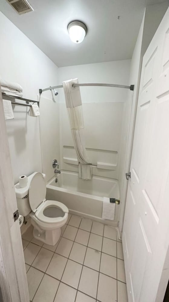 Executive Inn By OYO Ridgeway I-77 20/21