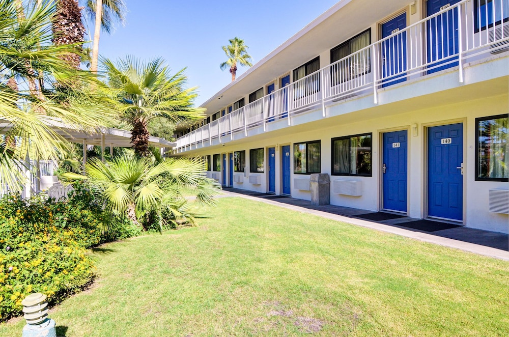 Motel6 Palm Springs, CA - East - Palm Canyon 38/50