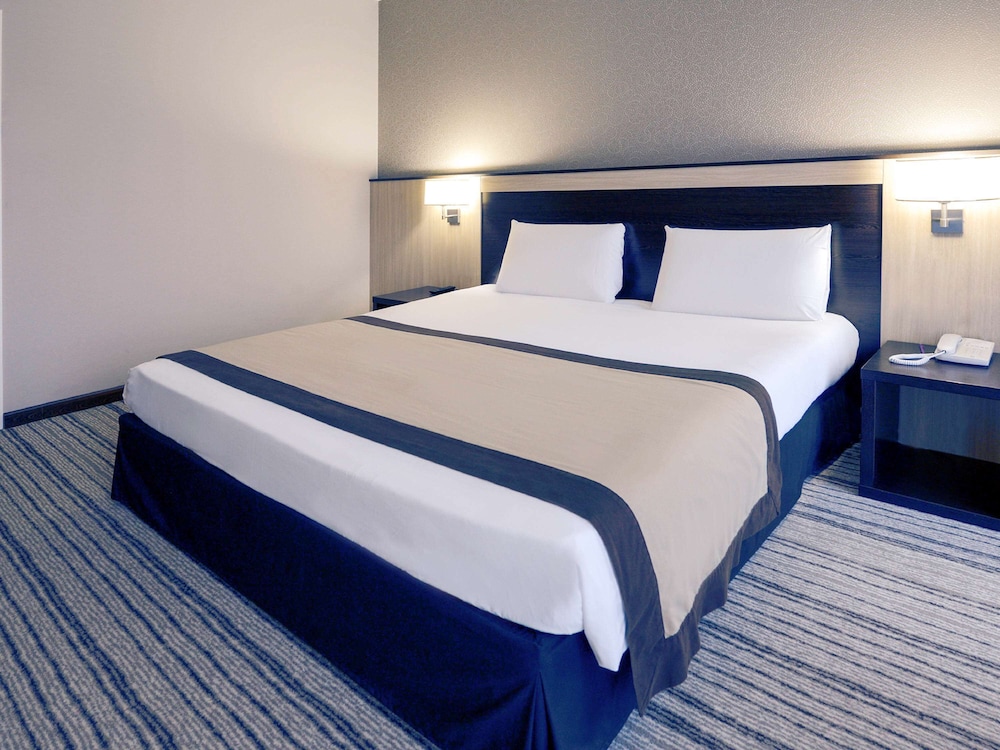 Mercure Rouen Champ de Mars 27/73