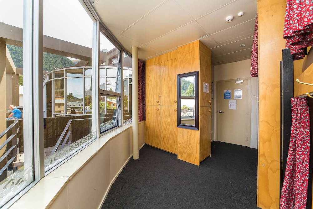 Tahuna Pod Hostel 50/50
