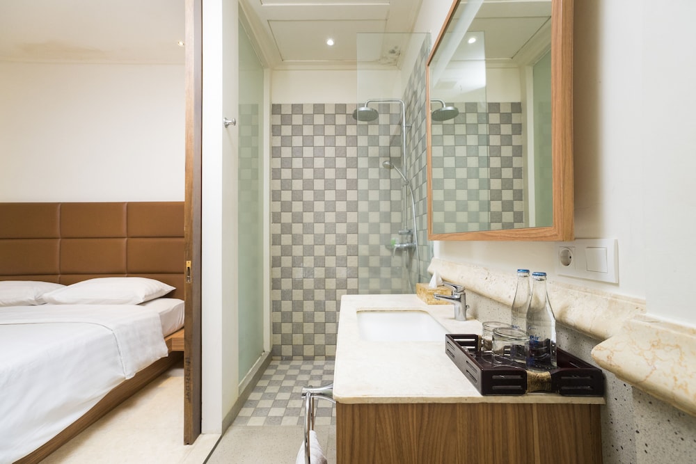 Alron Hotel Kuta Powered by Archipelago 15/67