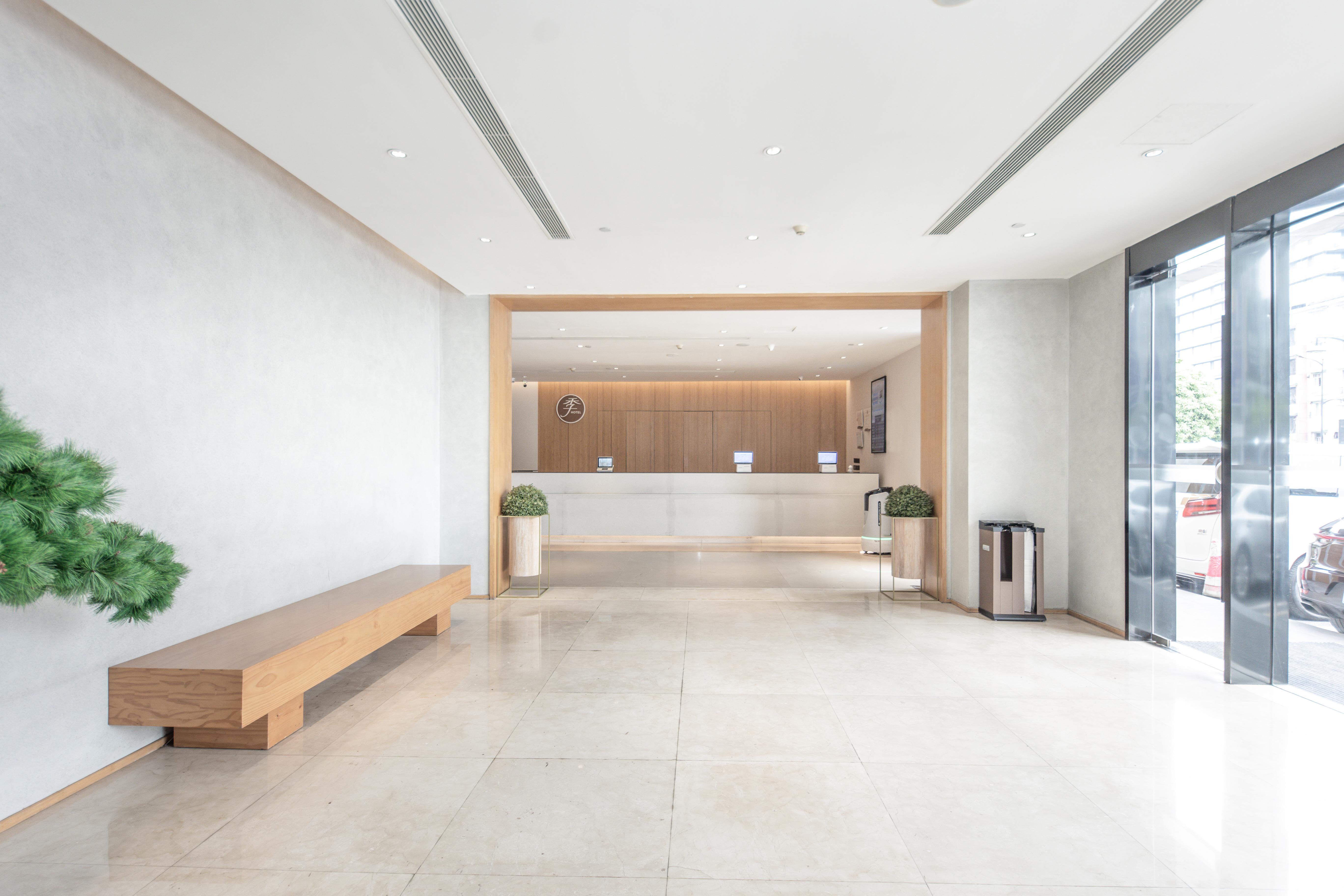 JI Hotel Hangzhou Wulin Square Wenhui Building 5/50
