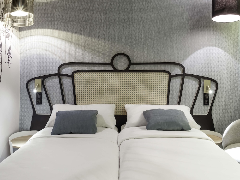Classic, Twin Beds