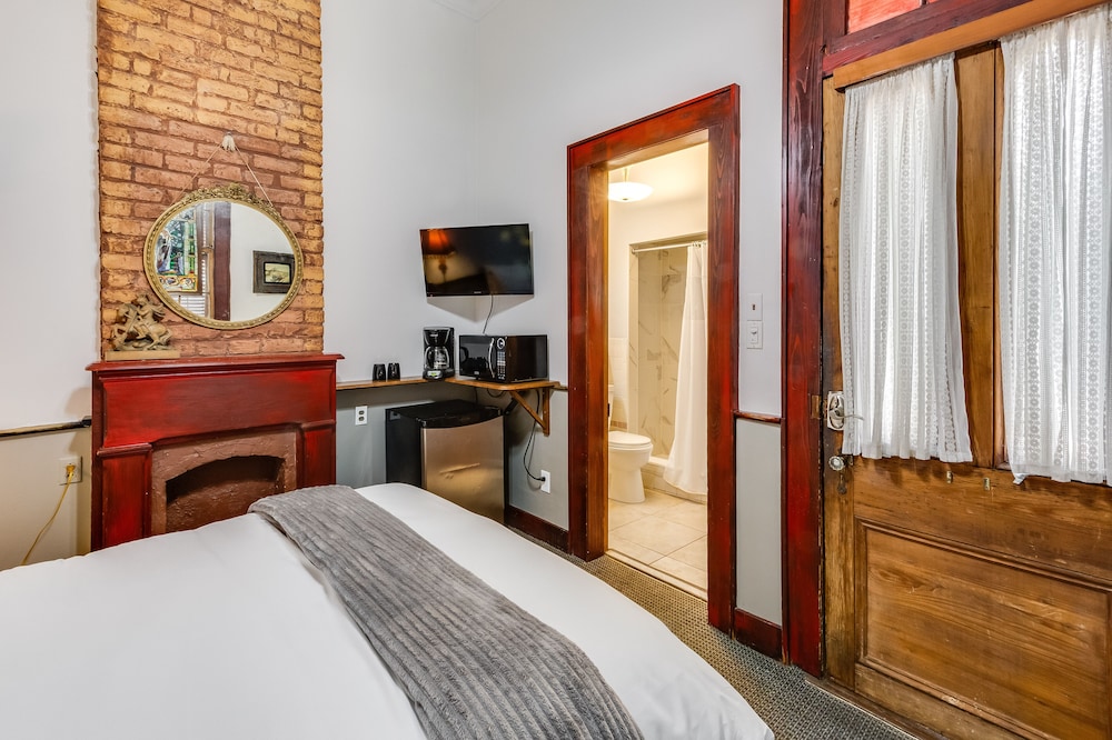 Royal Barracks Guest House 10/37