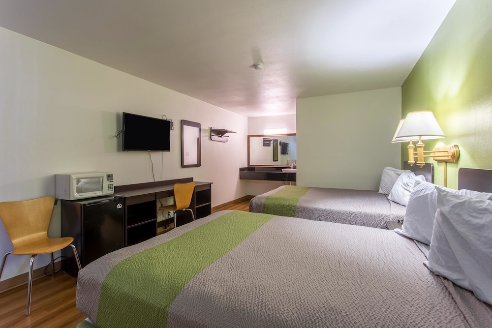 Rodeway Inn West Memphis, AR 19/52