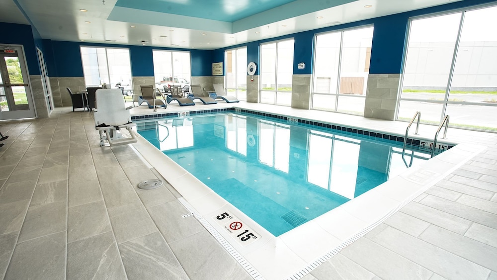 Hampton Inn Suites St Clairsville 2/32