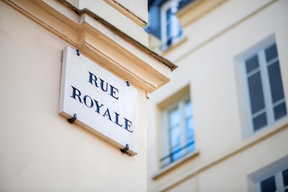Royal Hotel 1/32