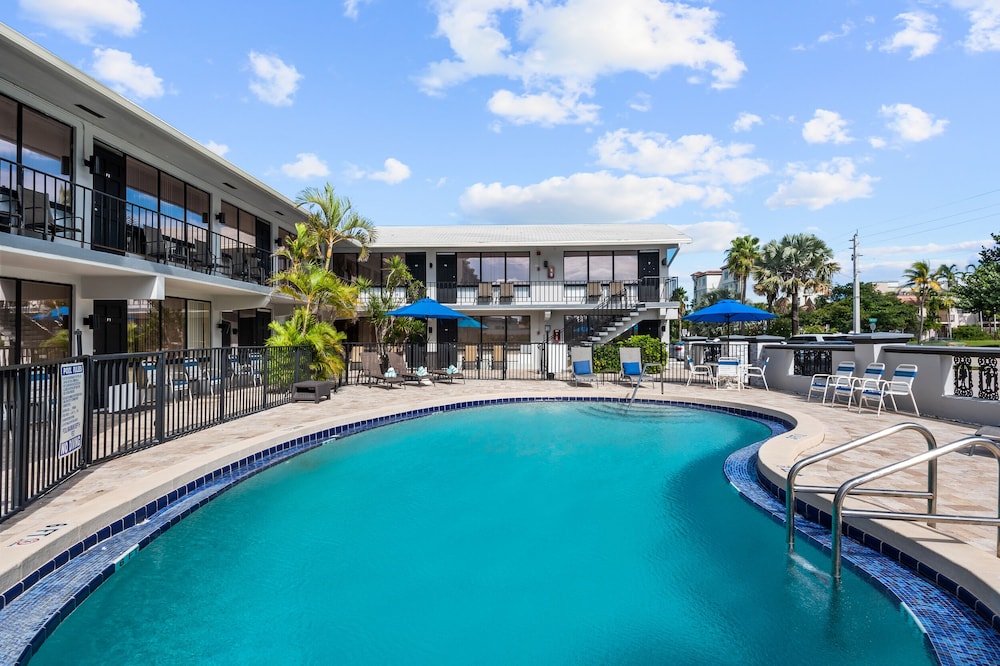 Avalon Resort 72/76
