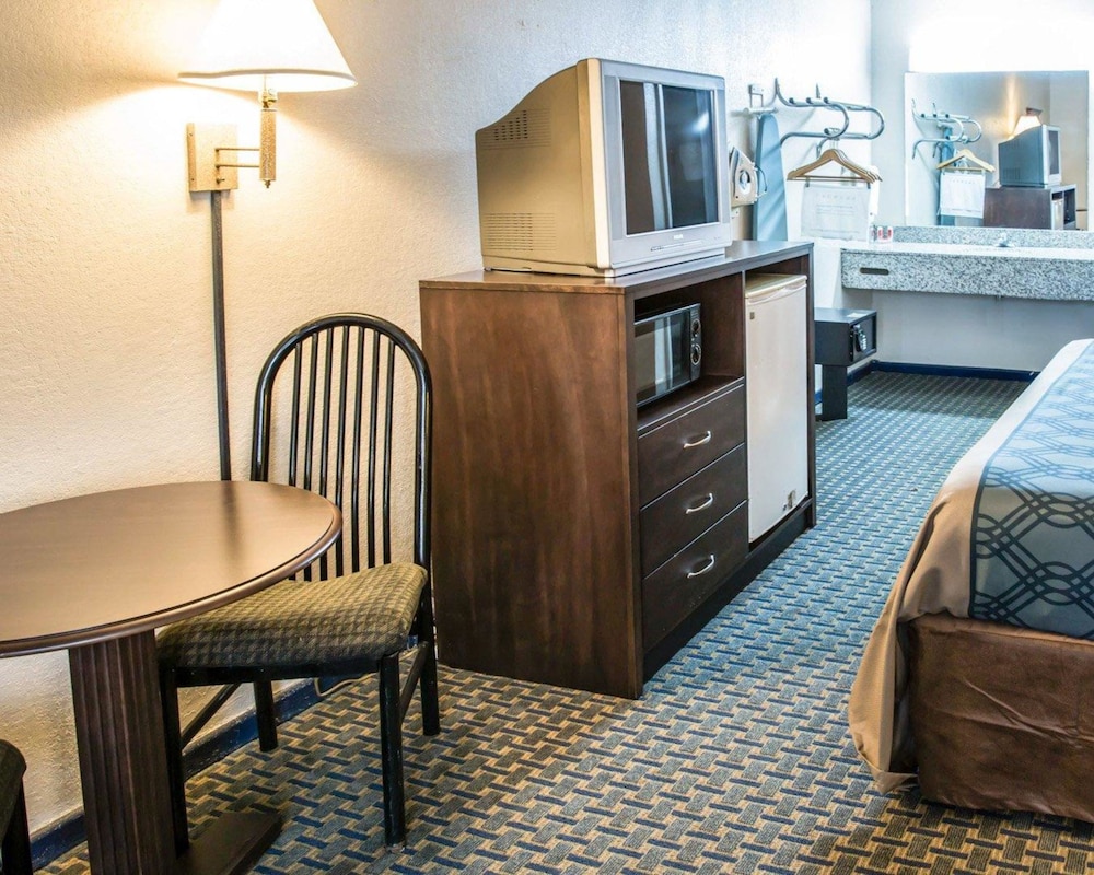 Rodeway Inn and Suites Wilmington North 20/28