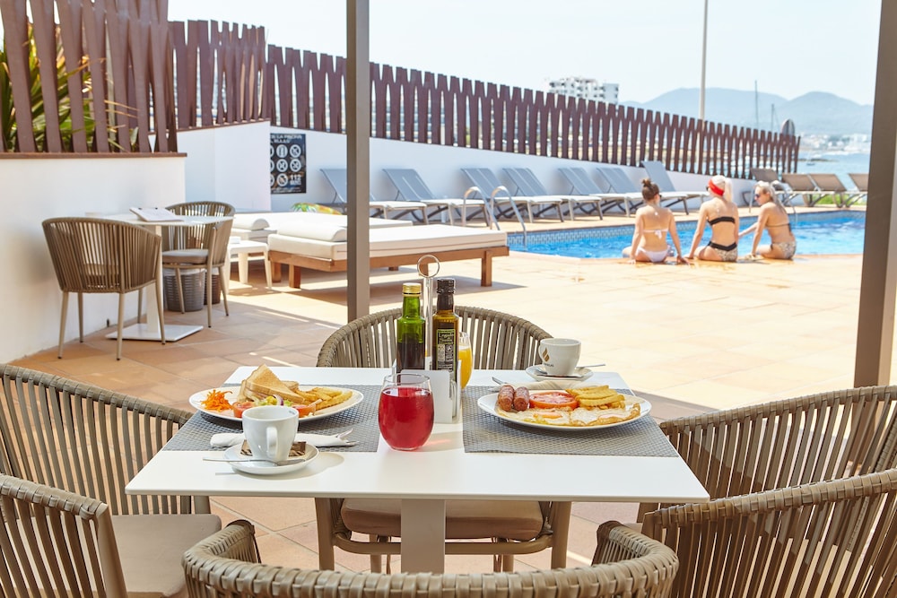 Sol Bahia Ibiza Suites 24/41