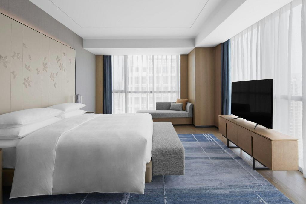 1 Bedroom, Ambassador, Suite, King Bed, City View