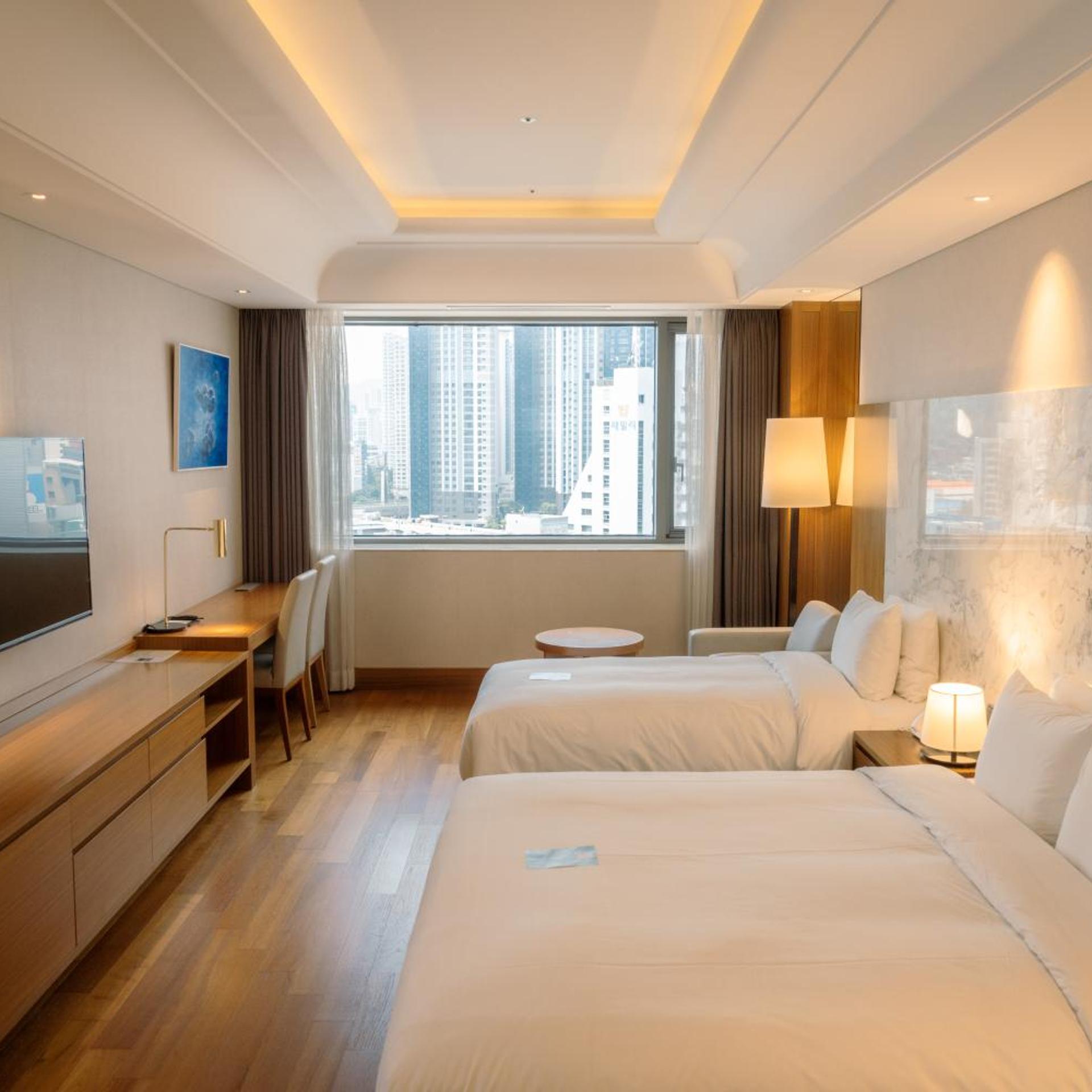 Royal, Suite