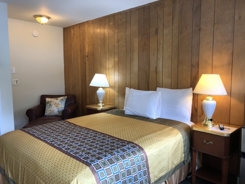 Cedar Inn & Suites 29/64