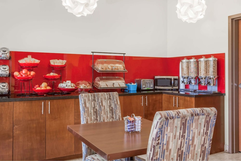 Ramada by Wyndham Carlyle 20/29
