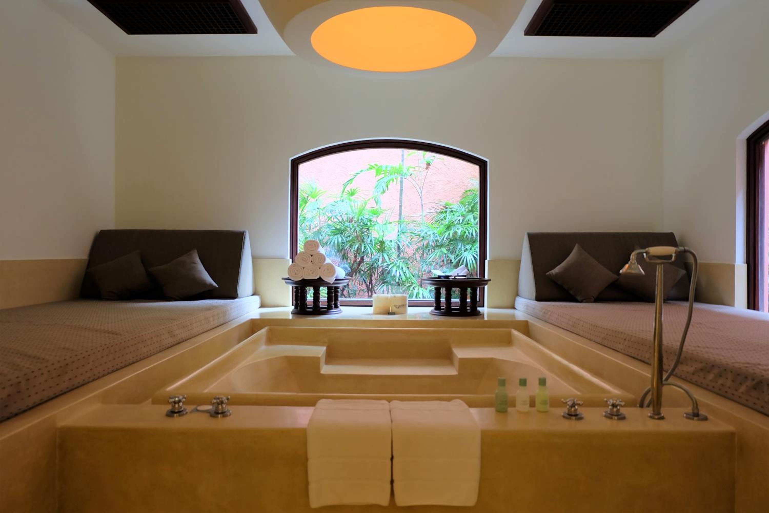 Suite, Balcony