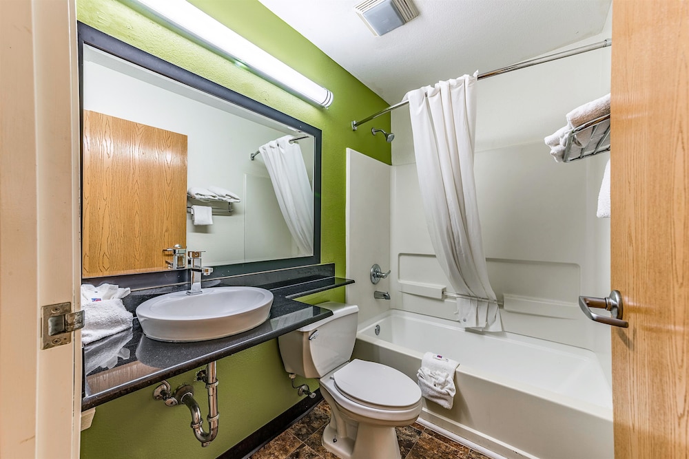 Motel6 Charlotte, NC - University 43/45