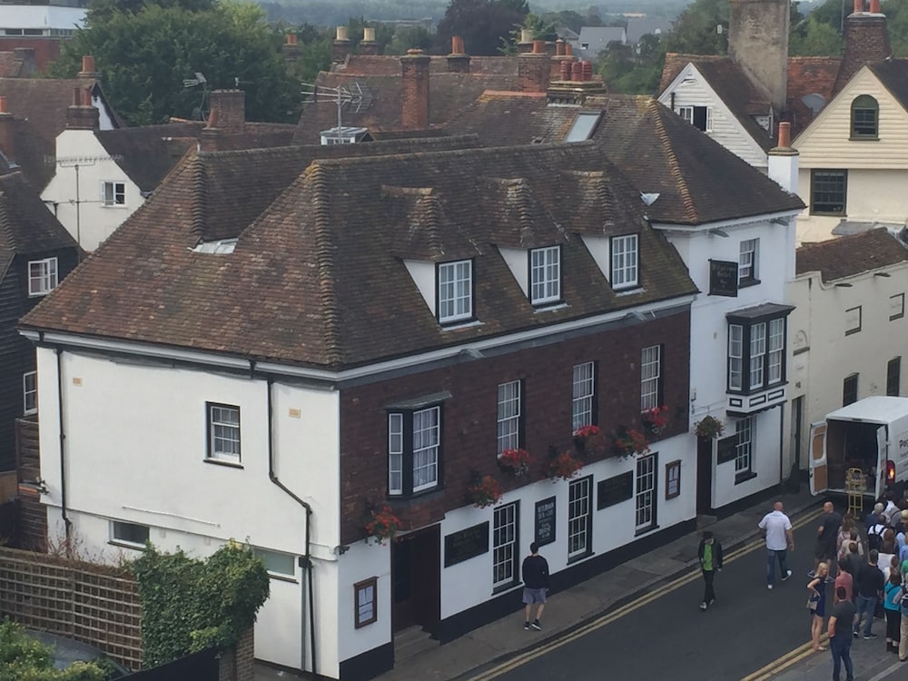 The Pilgrims Hotel 5/50