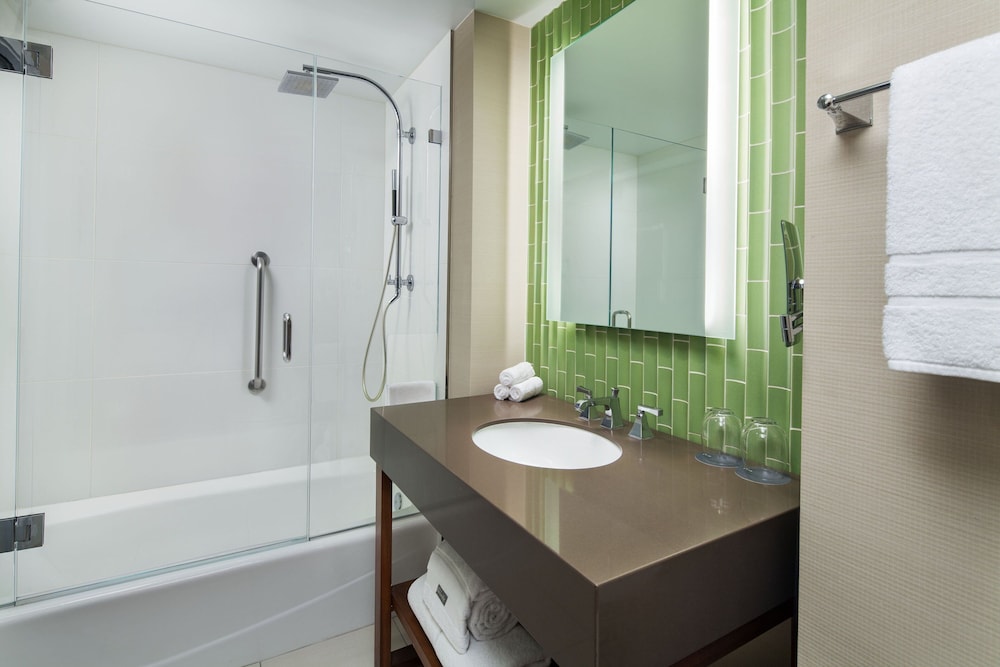 Westin Gaslamp Quarter 13/61