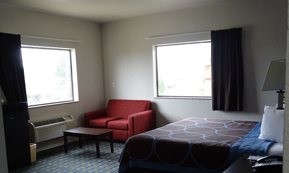 Super 8 by Wyndham Houston/Brookhollow NW 19/34