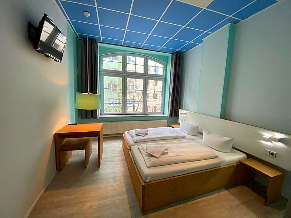 Singer109 Hotel Hostel 8/48