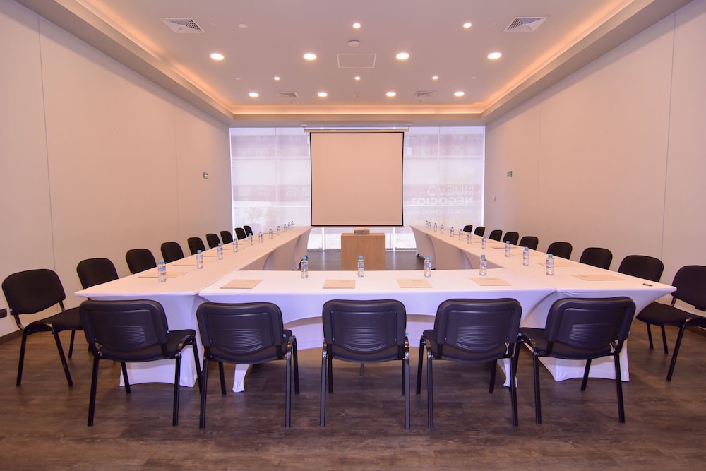 City Express Plus by Marriott Medellin Colombia 32/42