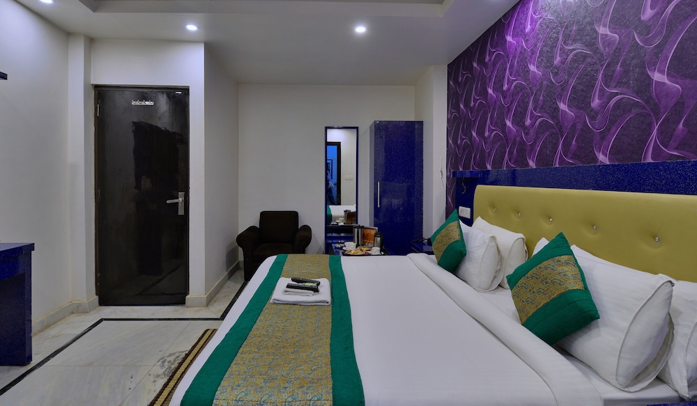 Hotel Noida International 42/50