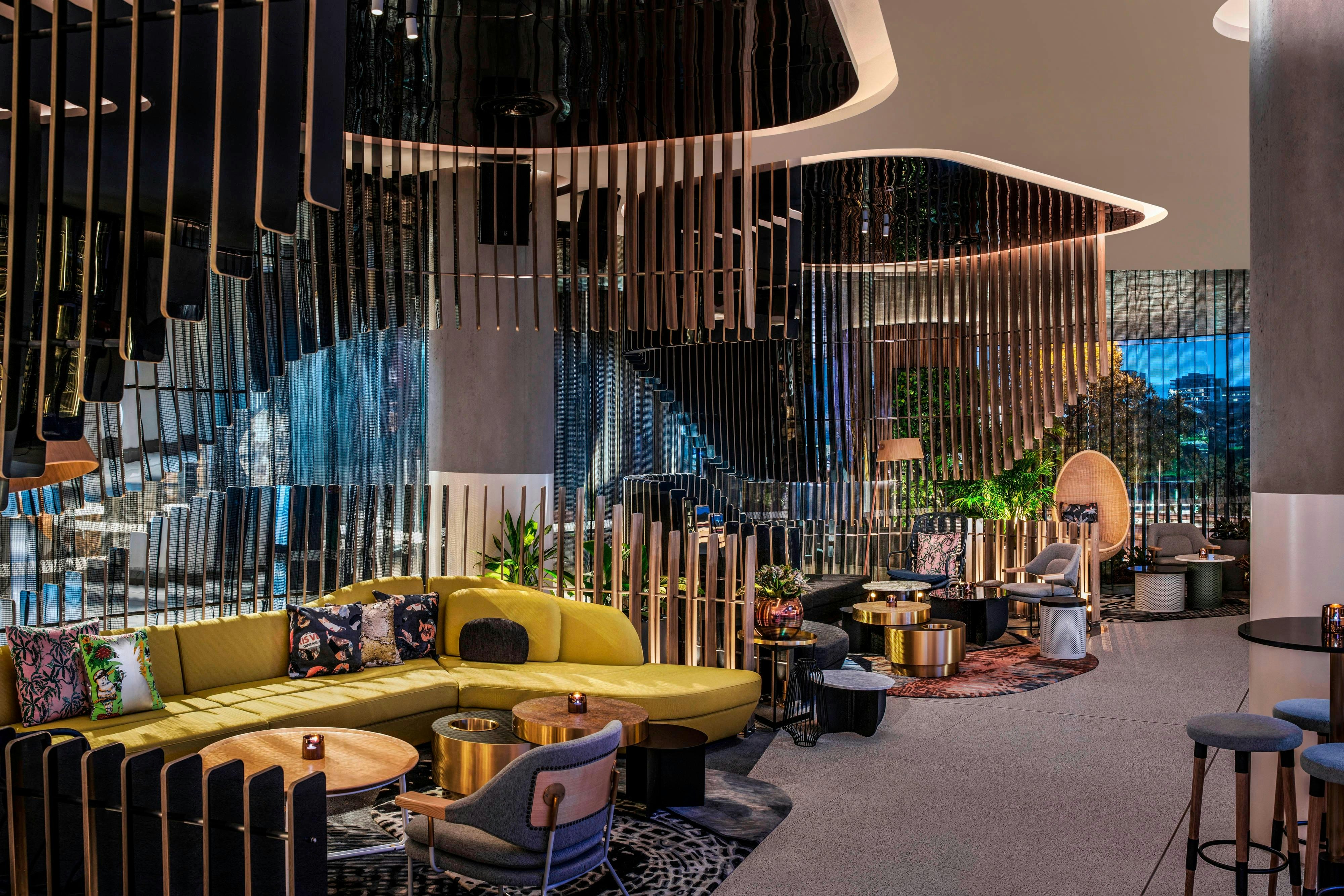 W Brisbane 18/32