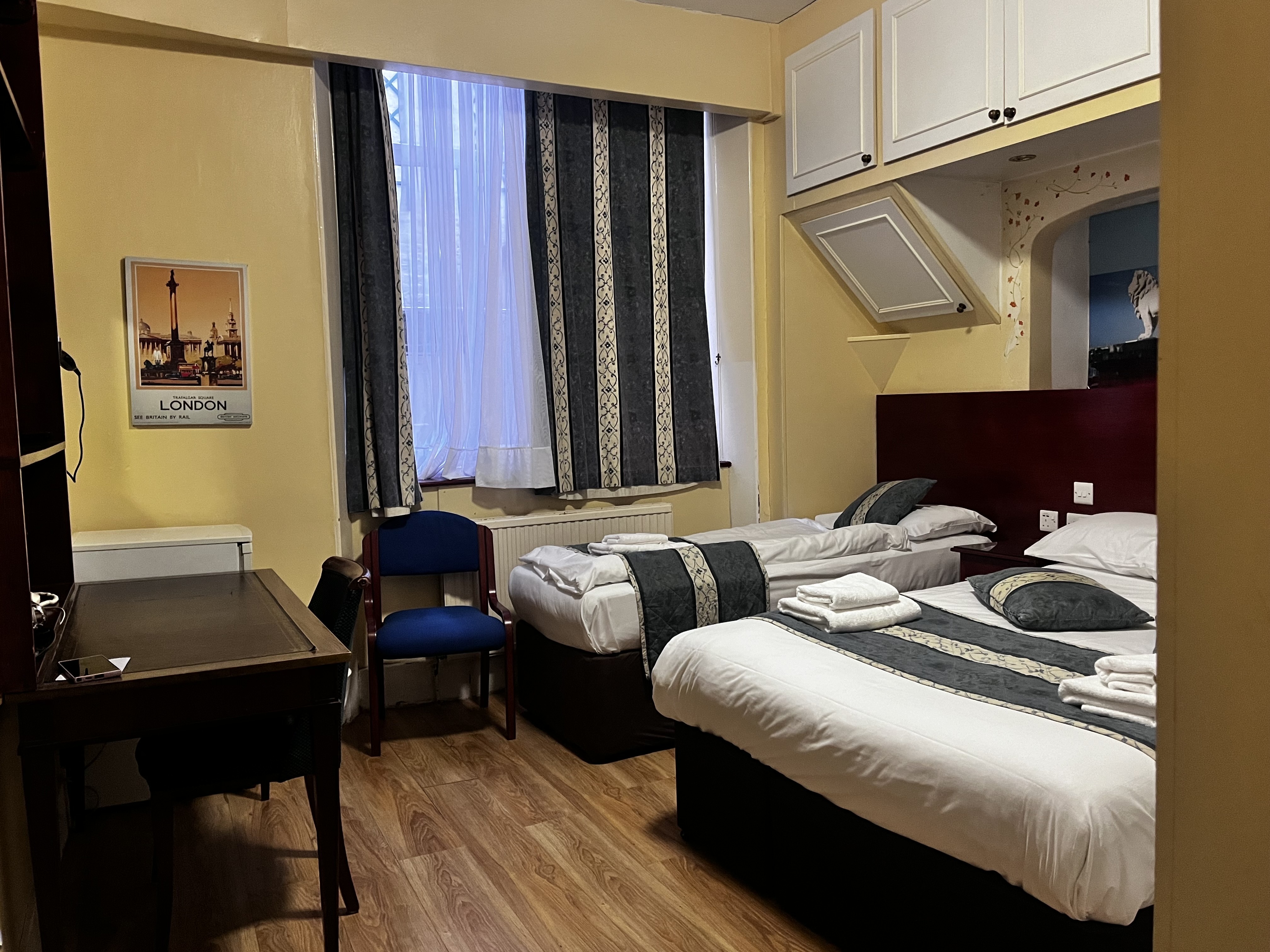 Room, Triple