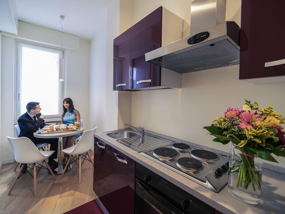 MERCURE MILANO SOLARI 54/75