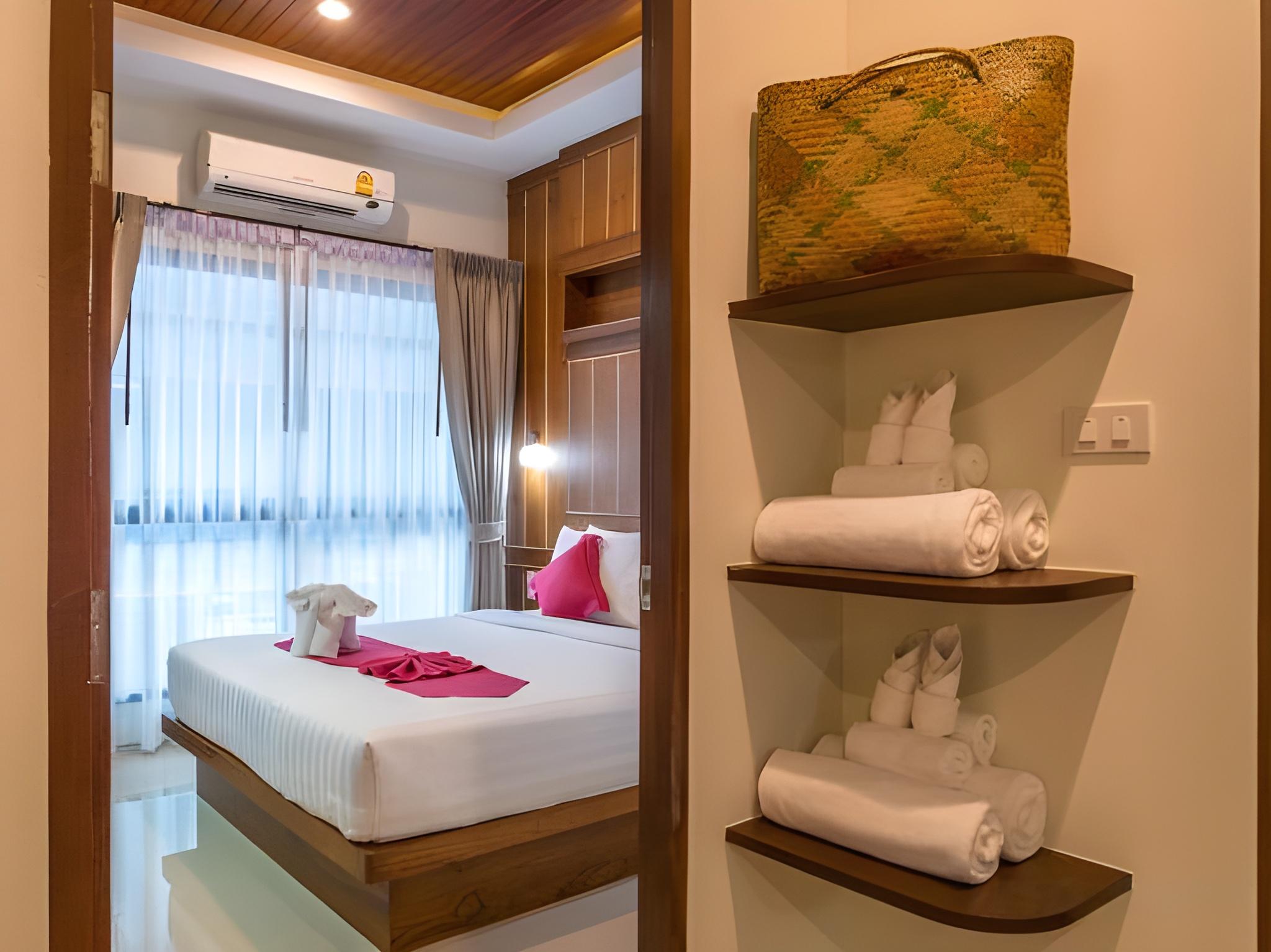 2 Bedrooms, 2 King Beds, Pool Access