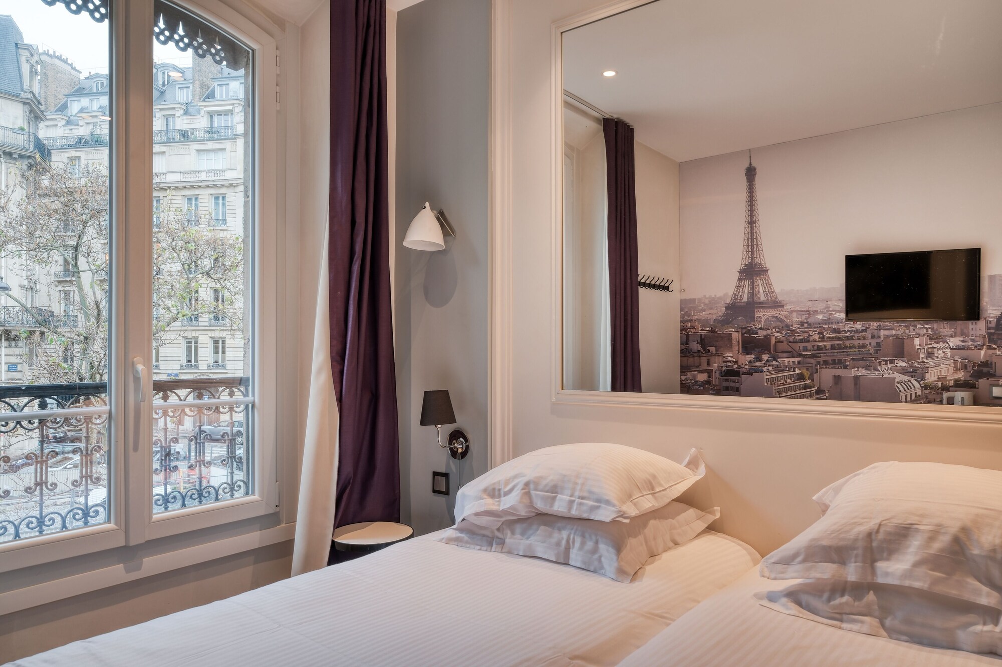 ROOM, TWIN BEDS, ARC DE TRIOMPHE VIEW