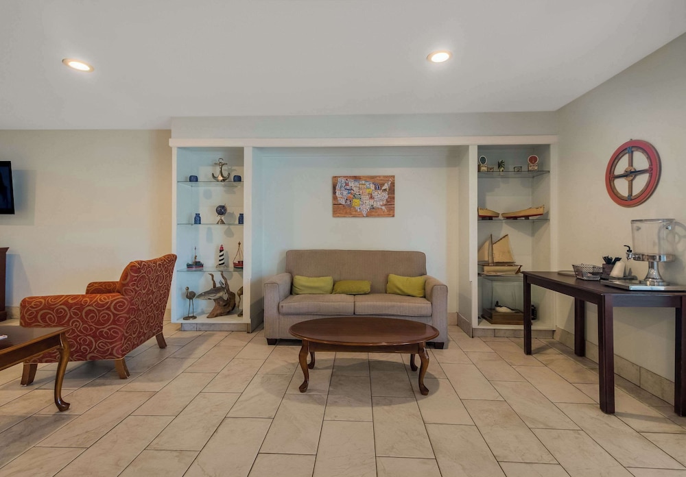 Econo Lodge Inn & Suites Fulton Rockport 19/41